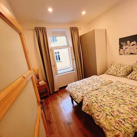 Phuong Nest Prague Cozy 2Br Apartment דירה *