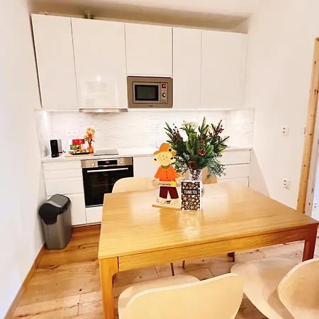 Phuong Nest Prague Cozy 2Br Apartment דירה פראג