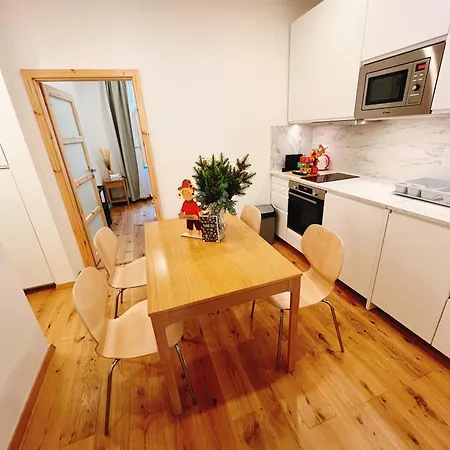 Phuong Nest Prague Cozy 2Br Apartment Daire Prag