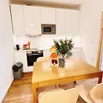 Phuong'nest Modern Near Old Town Διαμέρισμα Πράγα